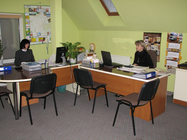 Po lewej El�bieta Ole�niewicz i po prawej Jagoda Ma�achowska